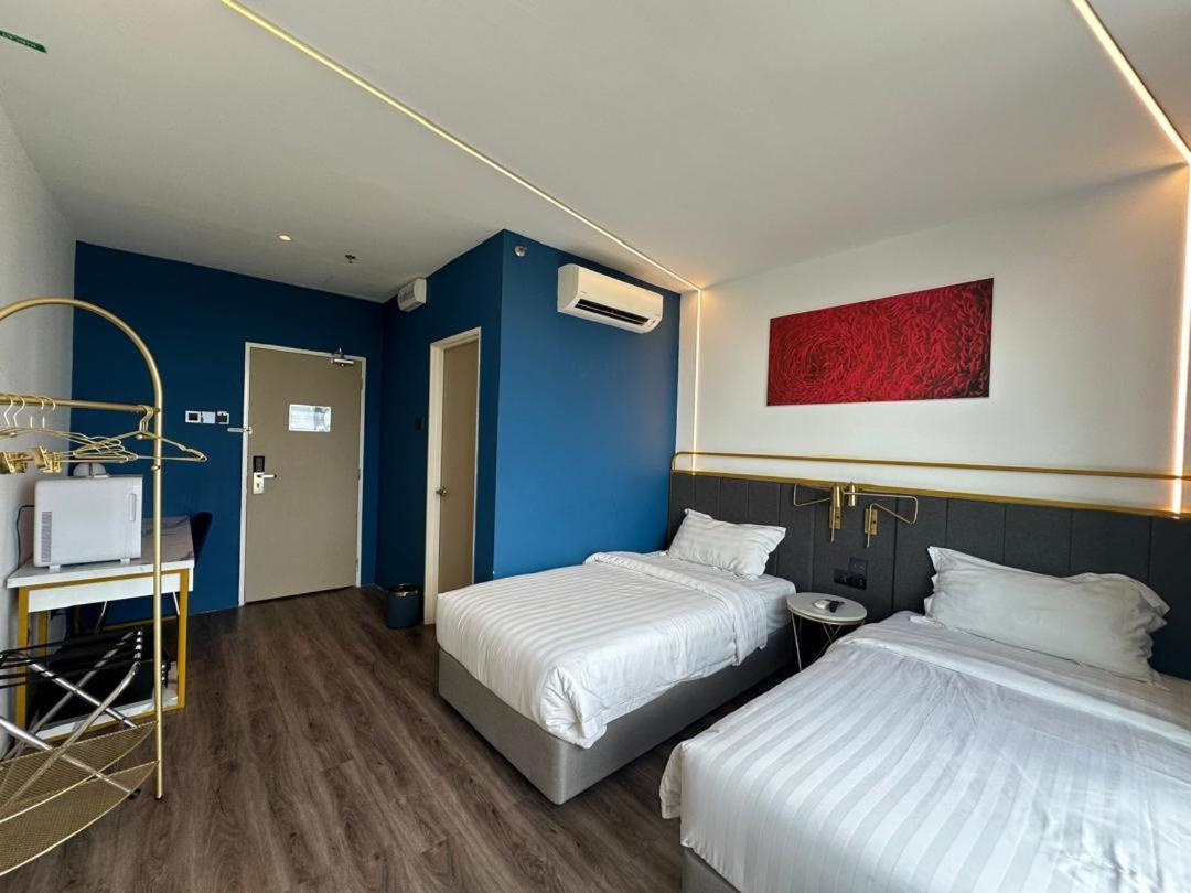 Regatta At Kozi Square Kuching Hotel Exterior photo
